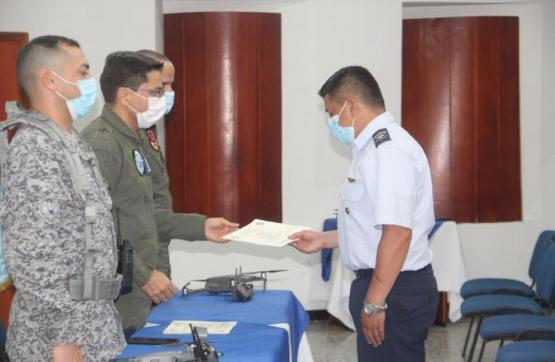 Fuerza Aérea Colombiana culmina con éxito tercer Curso de drones tácticos en la EBART