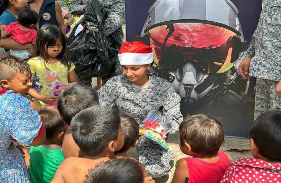 La Navidad llegó a la comunidad Emberá Katio en Puerto Boyacá, de la mano de su Fuerza Aérea Colombiana