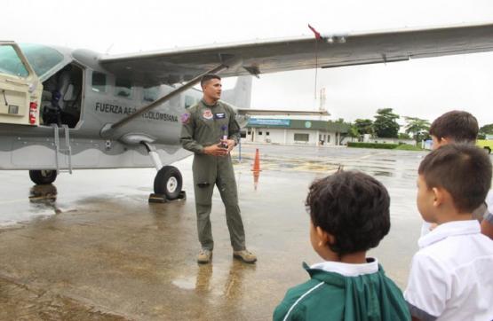  Niños y niñas de Yopal conocen las capacidades de la Fuerza Aérea Colombiana