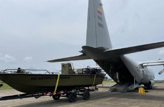 Botes fluviales llegaron a Caquetá gracias a las capacidades de la Fuerza Aérea Colombiana 