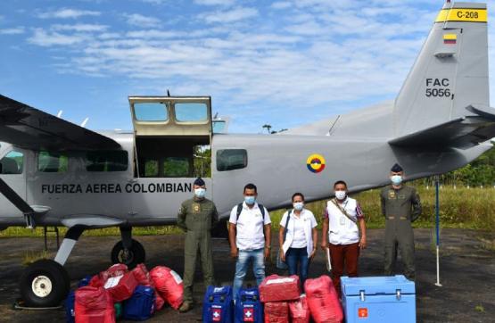 Fuerza Aérea Colombiana transporta biológicos hasta las comunidades indígenas apartadas de Leticia