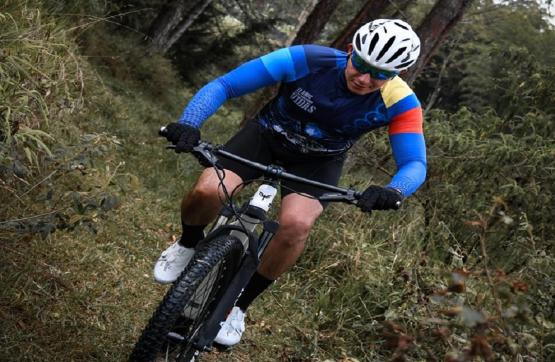 Con la Travesía Mountain Bike en el oriente antioqueño, su Fuerza Aérea Colombiana celebra los 32 años del CACOM 5