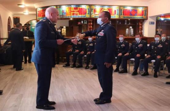 Entrega de espadas y bastones de mando a Brigadieres Generales y Coroneles de la Fuerza Aérea Colombiana