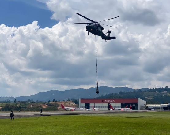 Tripulaciones de la Fuerza Aérea Colombiana entrenan de manera continua 