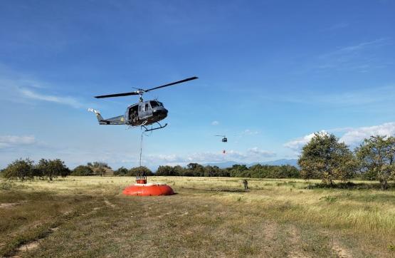 Fuerza Aérea realiza extinción incendio en el Tolima 