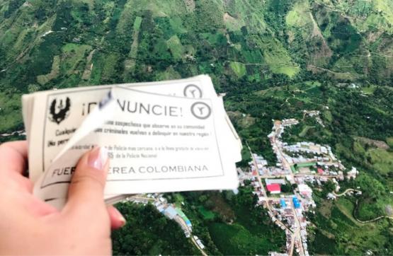 Con  volantes lanzados desde el aire la Fuerza Aérea invita a los ciudadanos para que denuncien