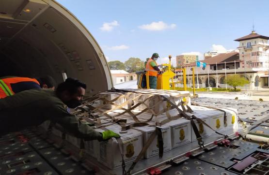 Fuerza Aérea Colombiana continúa transportando ayuda humanitaria a Guatemala