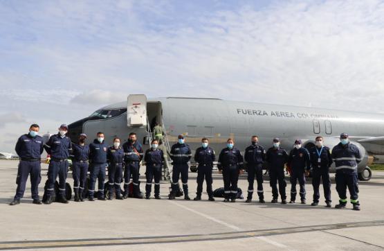 Apoyando las labores de reconstrucción, Fuerza Aérea transporta bomberos a Providencia