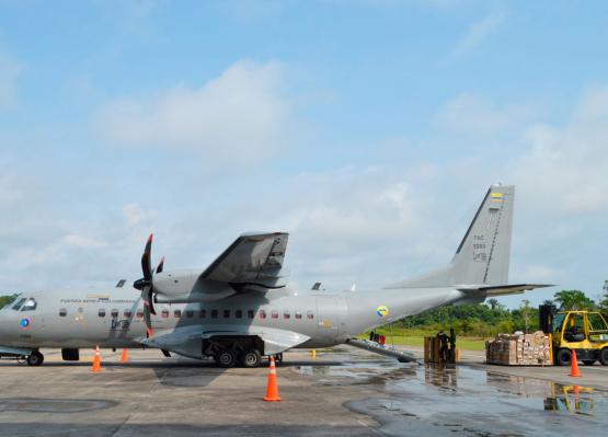 Niños de cero a cinco años de La Chorrera recibirán ayudas en un vuelo humanitario de la Fuerza Aérea Colombiana