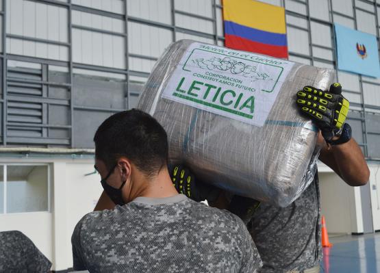 Más de 22 toneladas de alimentos que beneficiaran a niños y niñas del Amazonas, transportados por la Fuerza Aérea