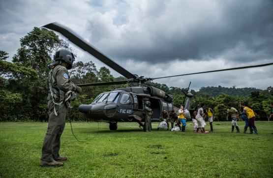 Helicópteros de la Fuerza Aérea apoyan atención a damnificados por emergencia invernal en el Chocó