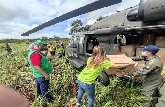 En helicóptero llegaron ayudas humanitarias a Murindó, Antioquia