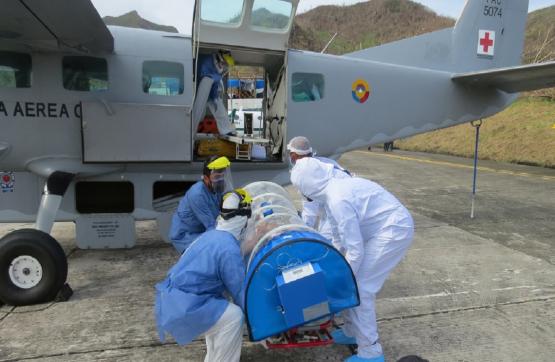 Pacientes con COVID-19 son traslados por la Fuerza Aérea Colombiana en Providencia