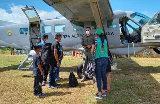 Fuerza Aérea Colombiana traslada amazonenses en condiciones de vulnerabilidad