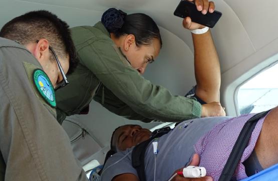 Traslado aeromédico beneficia a adulto de Providencia