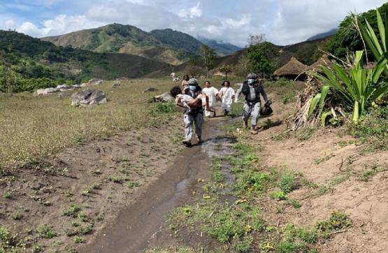 Indígenas Kogui fueron evacuados en helicóptero de la Fuerza Aérea Colombiana