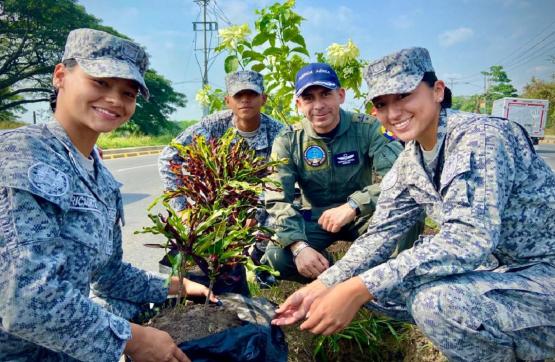 Fuerza Aérea Colombiana siembra vida en el sur de Cali