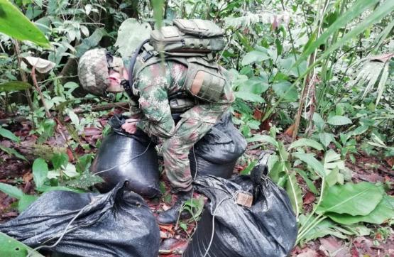 Fuerzas Militares localizan depósito ilegal con más de 1.500 kilos de explosivos