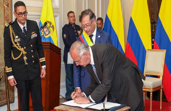 Presidente Gustavo Petro posesionó al ministro de Defensa, Iván Velásquez
