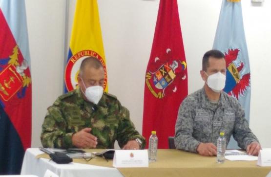 En la foto el General Comandante General de las Fuerzas Militares, general Luis Fernando Navarro Jiménez; y el general Jorge León González Parra, Jefe de Estado Mayor Conjunto de las Fuerzas Militares, durante la rendición de cuentas vigencia 2021.