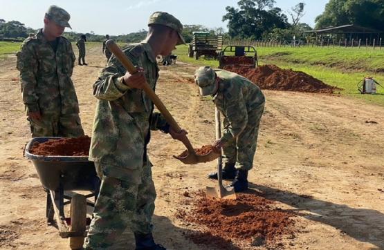 Soldados adecuaron pista de aterrizaje que beneficia a indígenas del Vaupés