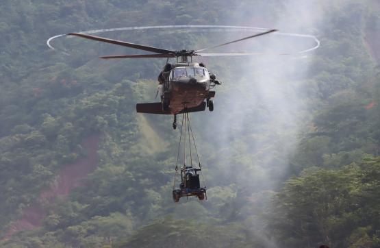 Fuerza Aérea transporta equipo para restablecer el servicio del acueducto de Villavicencio 