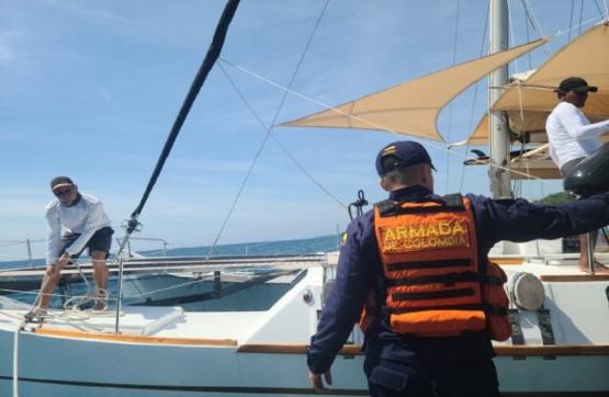 Armada de Colombia atiende incidente marítimo con turistas extranjeros