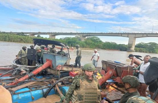 Fuerza Pública incauta 18 dragas artesanales