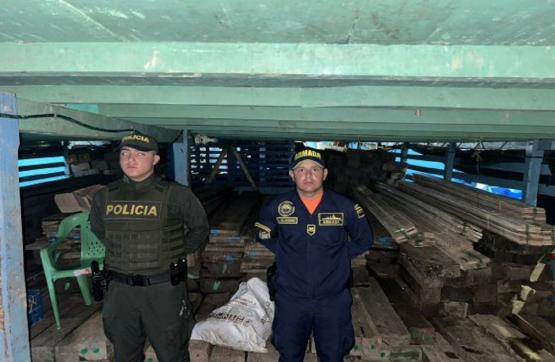 Armada de Colombia incauta madera en aguas del Golfo de Urabá