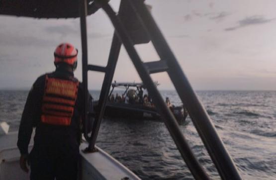 Armada de Colombia rescató embarcación con 17 personas en el Golfo de Morrosquillo