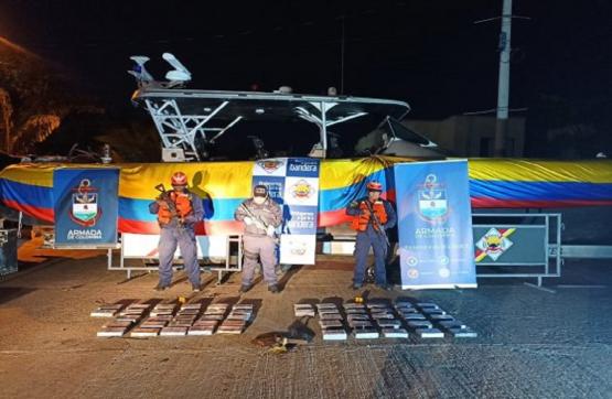 Armada de Colombia detecta e incauta cocaína en el casco de una embarcación en Santa Marta