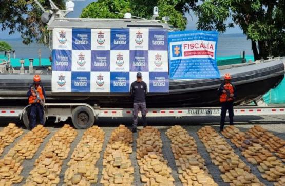  Interceptado semisumergible con más de tres toneladas de marihuana en el Pacífico colombiano