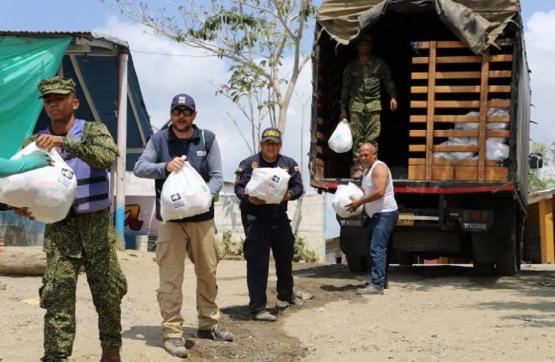 Armada de Colombia transporta ayudas humanitarias a poblaciones en Bolívar y Sucre