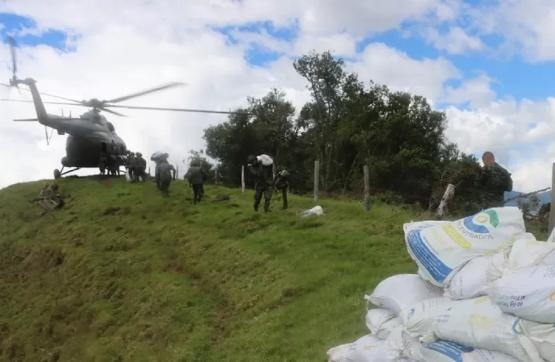 Gracias al apoyo helicoportado del Ejército Nacional, una familia en Santander tendrá vivienda digna
