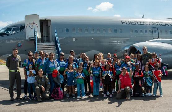 Niños campeones en patinaje regresaron a San Andrés con la Fuerza Aeroespacial Colombiana