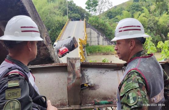 Ejército pone a disposición las capacidades de ingenieros militares ante desplome de El Alambrado en la vía que comunica al Quindío con el Valle