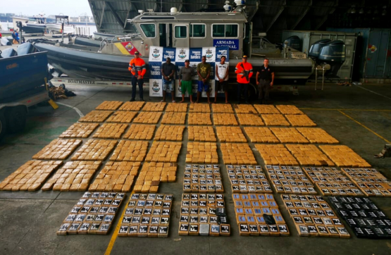 Armada de Colombia intercepta embarcación con cerca de una tonelada de narcóticos en Buenaventura