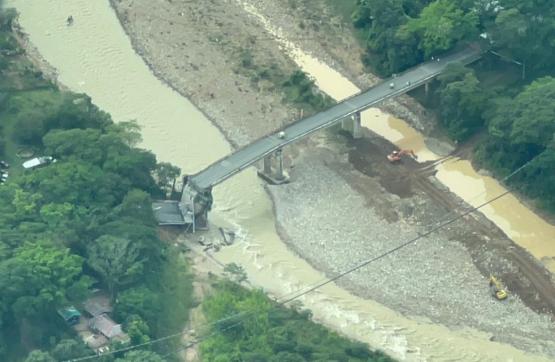 Desde el Aire se Monitorea Estado del Puente en Paz de Ariporo, Casanare
