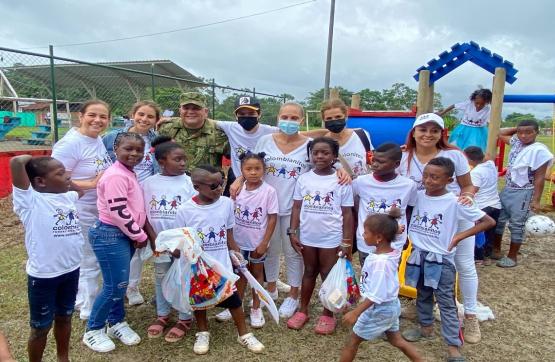 El Ejército Nacional llevó la navidad a cerca  de 200 niños y niñas en el Pacífico Nariñense de la mano de la Fundación Colombianitos 