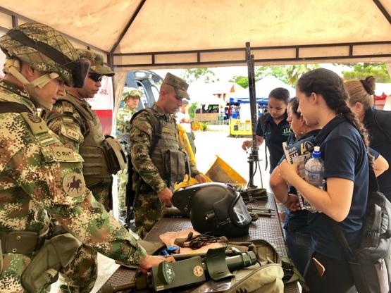Ejército y Fe en Colombia en primera feria de servicios y universitaria en Tame, Arauca