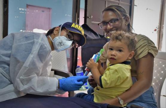 Más de 8 toneladas de ayudas humanitarias son transportadas hacia Guapi por la Fuerza Aérea Colombiana
