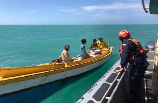 Rescatadas cuatro personas de la comunidad Wayuu en emergencia en el mar