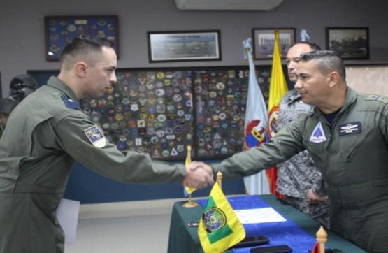 Se clausuró Curso de Transición Oficial Controlador de Armas de Fuerza Aérea 