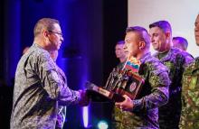 Fuerzas Militares homenajearon a sus mejores hombres y mujeres en La Noche Púrpura