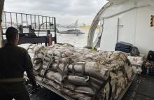 Insumos agrícolas para víctimas del conflicto armado llegan al Guainía en aeronave de la Fuerza Aeroespacial