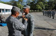 Joven de Sabanalarga, Atlántico, gana medalla ‘Juan Bautista Solarte Obando’, por ser el mejor Soldado de su contingente