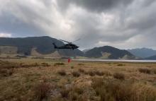 Labores de extinción de incendio en el área del Embalse del Neusa son apoyadas por la Fuerza Aeroespacial Colombiana