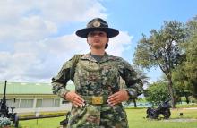 Un talento de mujer con piel militar y alma de cantante