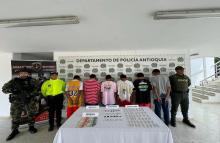 En Caucasia, Antioquia, Ejército y Policía materializan la captura de dos sujetos y la aprehensión de cuatro menores de edad por tráfico de estupefacientes
