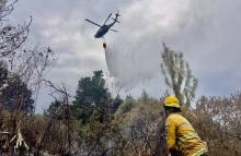 Labores de extinción de incendios en Yumbo, Valle del Cauca, son apoyadas por su Fuerza Aérea Colombiana